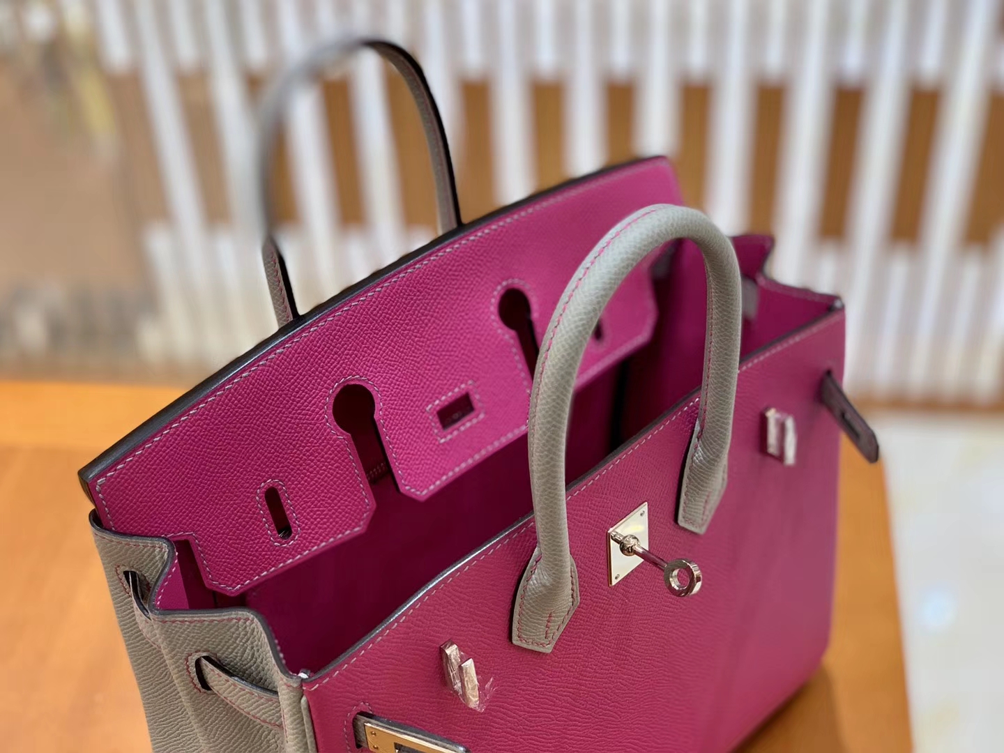 Hermès（爱马仕）Birkin 25cn 玉兰粉拼海鸥灰 掌纹牛皮 高定版本 鳄鱼皮工序