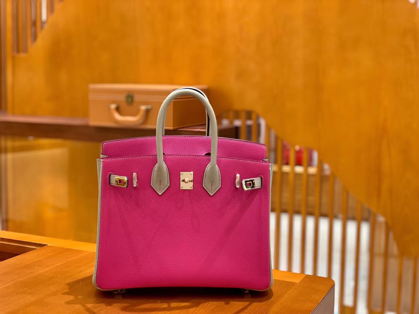 Hermès（爱马仕）Birkin 25cn 玉兰粉拼海鸥灰 掌纹牛皮 高定版本 鳄鱼皮工序