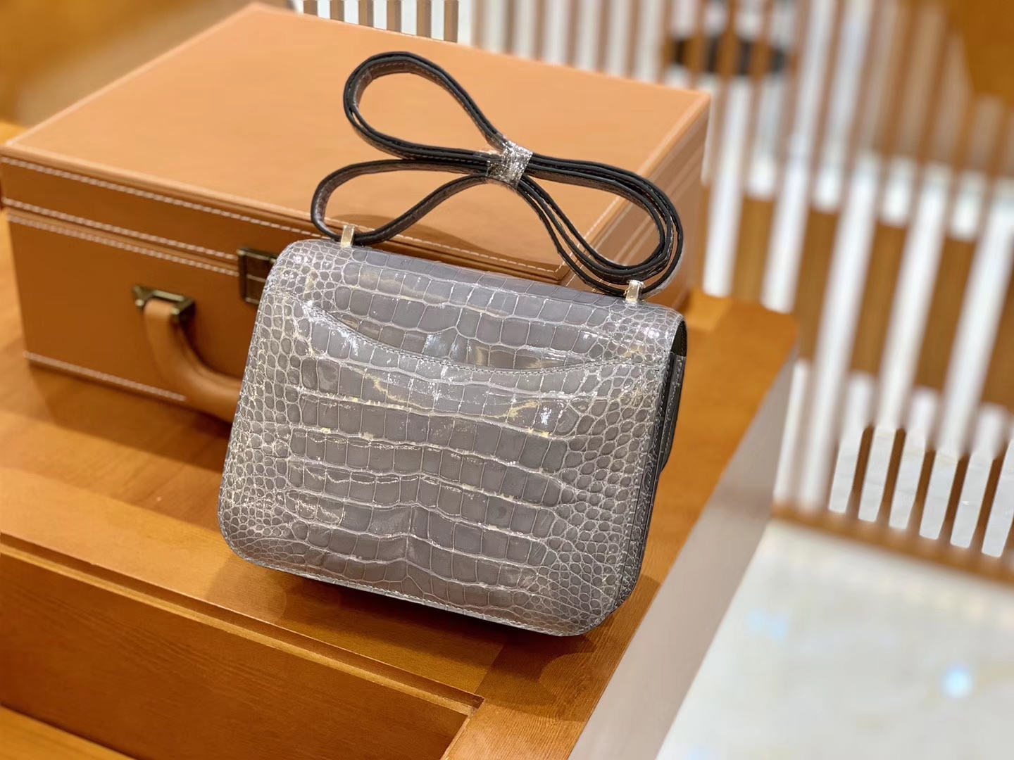 Hermès（爱马仕）Constance 18cm 巴黎灰 银扣 美洲亮面 鳄鱼皮 全手工缝制