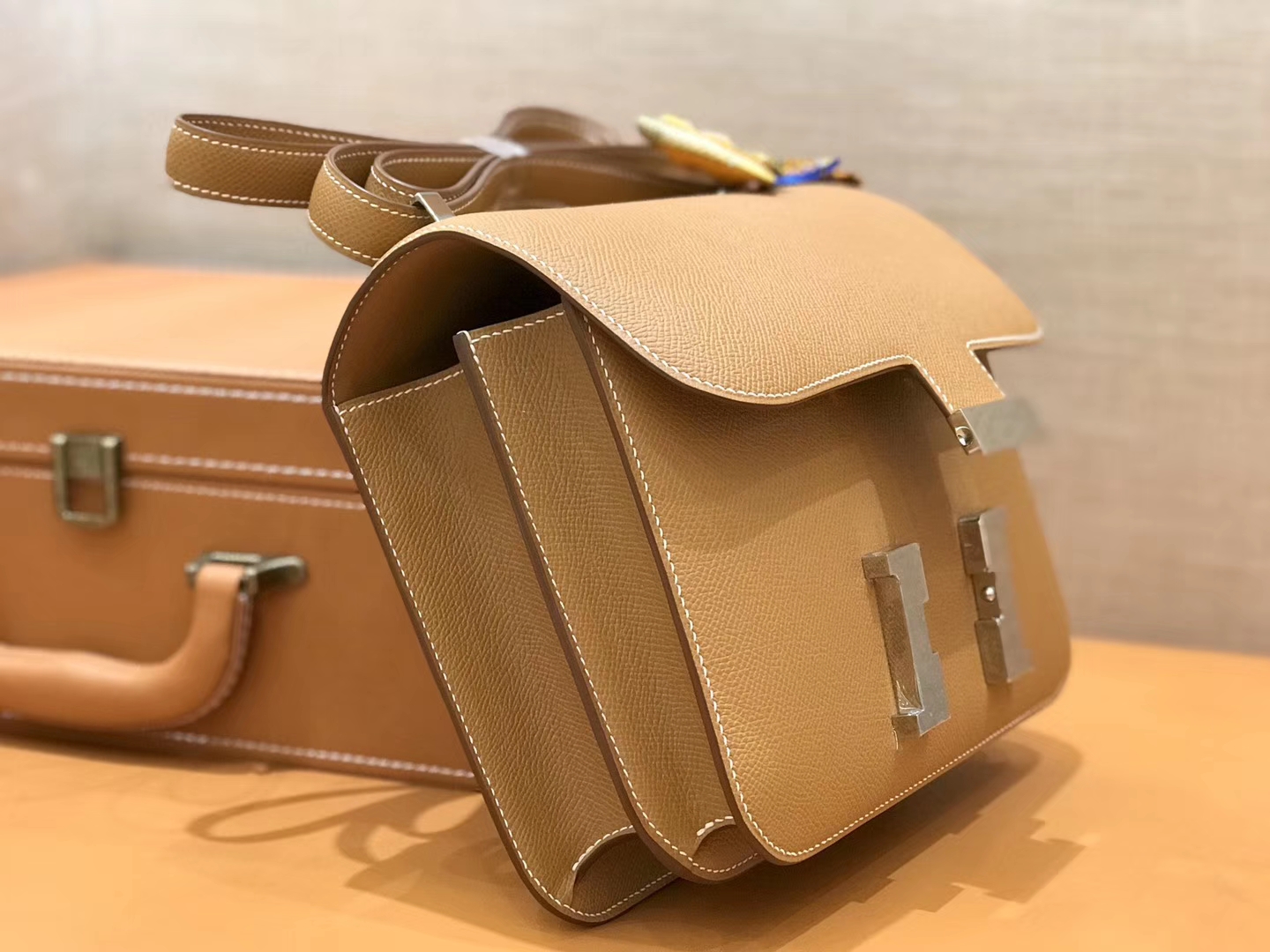Hermès（爱马仕）康斯坦 Constance 空姐包 金棕色 德国进口牛皮 全手工缝制 银扣 24cm