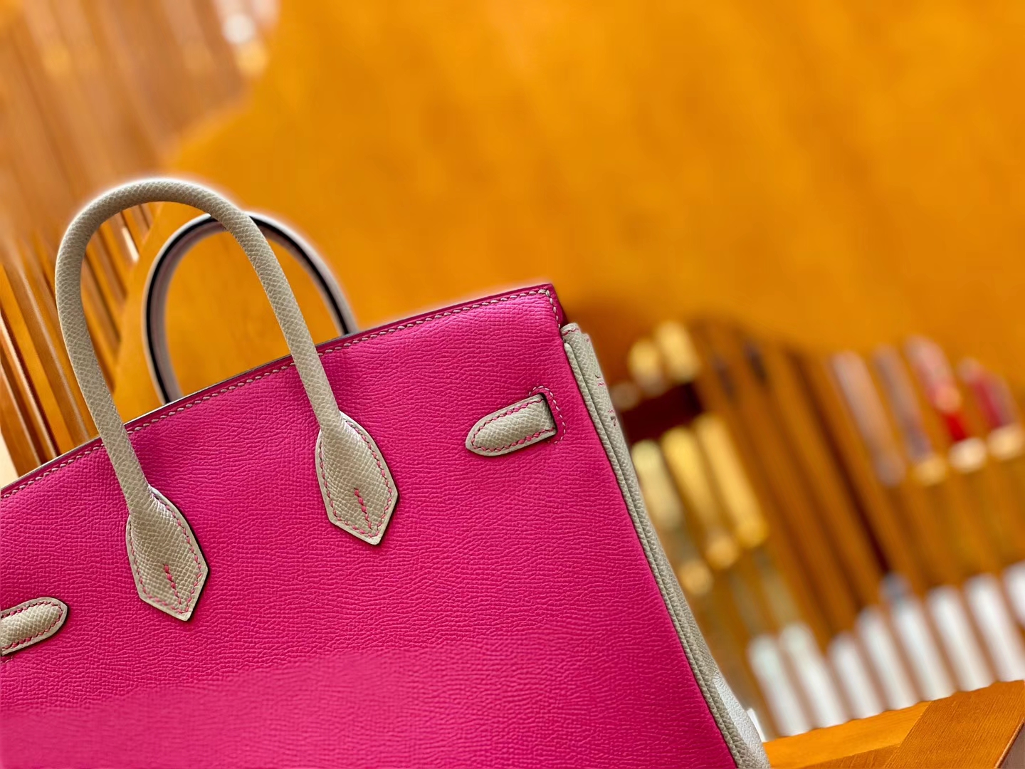 Hermès（爱马仕）Birkin 25cn 玉兰粉拼海鸥灰 掌纹牛皮 高定版本 鳄鱼皮工序