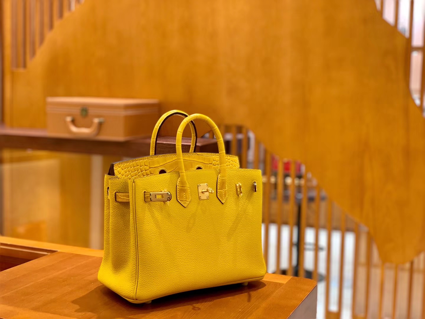 Hermès（爱马仕）Birkin 25cm Touch 系列 鳄鱼皮拼牛皮 琥珀黄 全手工缝制
