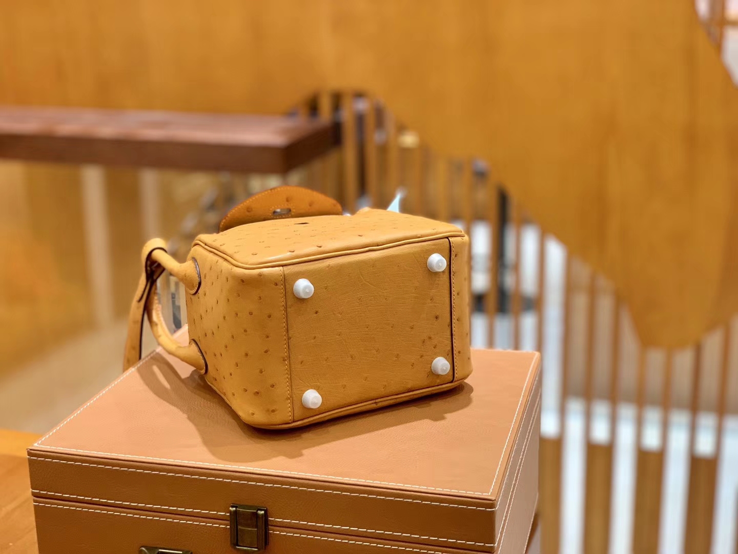 Hermès（爱马仕）Mini Lindy 18cm 太妃金 银扣 南非鸵鸟皮 全手工缝制