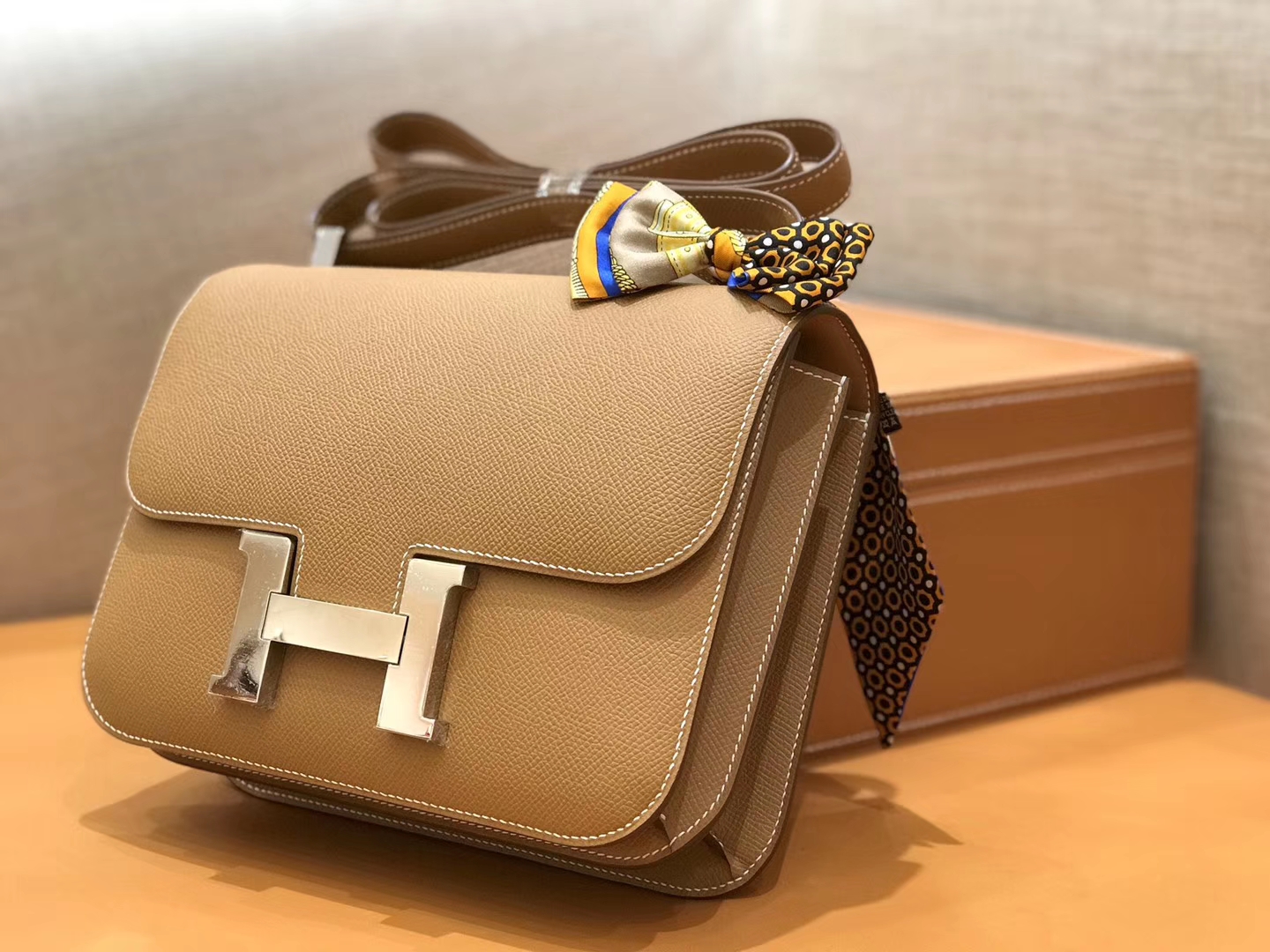 Hermès（爱马仕）康斯坦 Constance 空姐包 金棕色 德国进口牛皮 全手工缝制 银扣 24cm