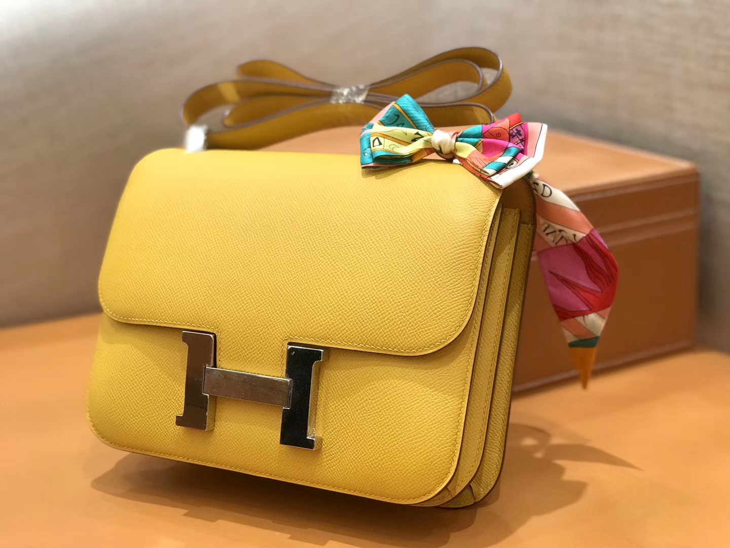 Hermès（爱马仕）康斯坦 Constance 空姐包 琥珀黄 德国进口牛皮 全手工缝制 银扣 24cm
