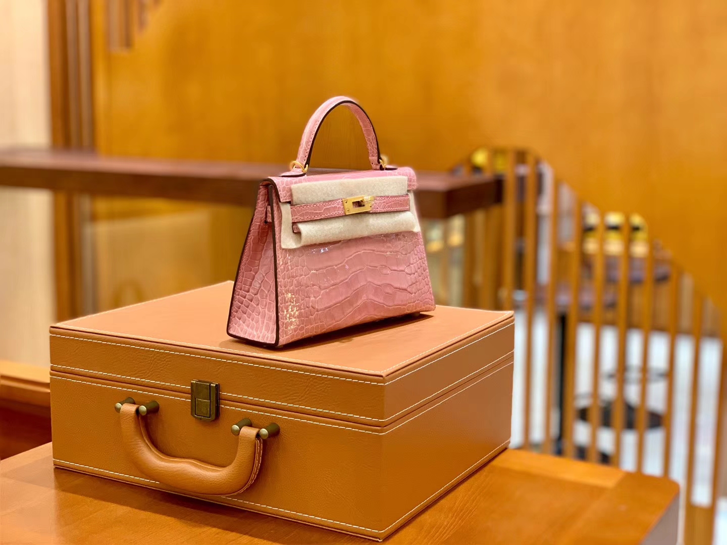 Hermès（爱马仕）Mini Kelly 19cm 樱花粉 金扣 一级 美洲 鳄鱼皮 臻品级别