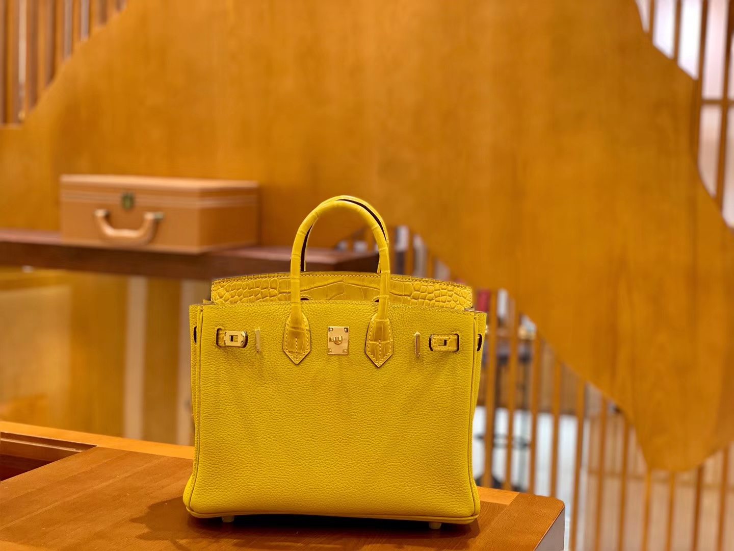 Hermès（爱马仕）Birkin 25cm Touch 系列 鳄鱼皮拼牛皮 琥珀黄 全手工缝制