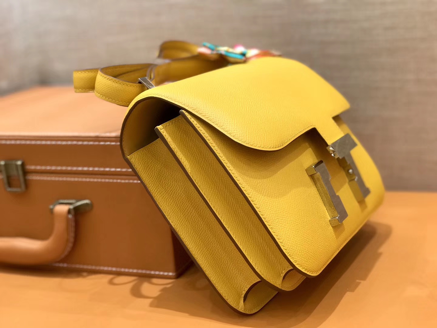 Hermès（爱马仕）康斯坦 Constance 空姐包 琥珀黄 德国进口牛皮 全手工缝制 银扣 24cm