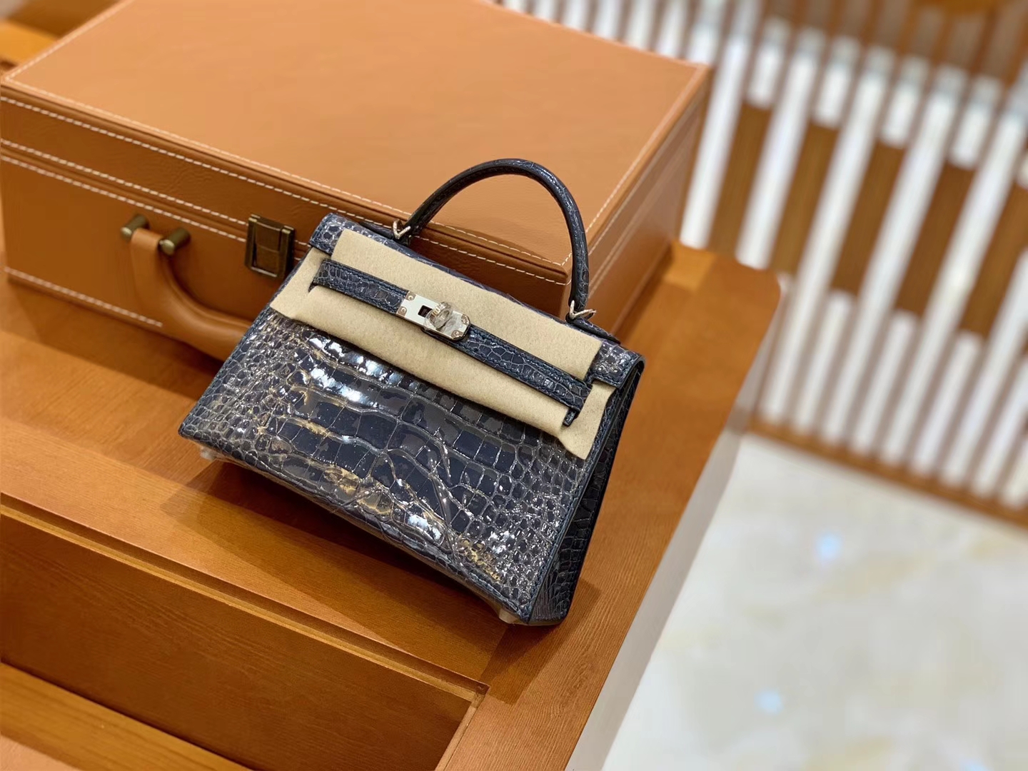 Hermès（爱马仕）迷你2代 19cm 牛仔蓝 雾面鳄鱼皮 珍贵方块印