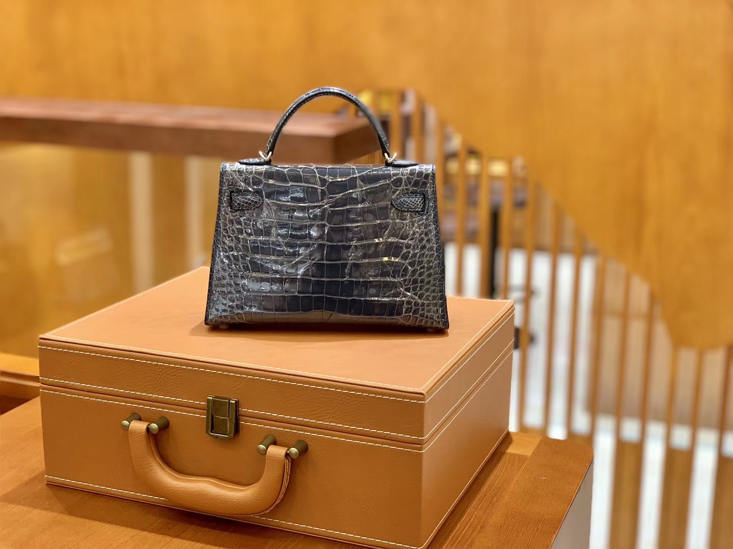 Hermès（爱马仕）迷你2代 19cm 牛仔蓝 雾面鳄鱼皮 珍贵方块印