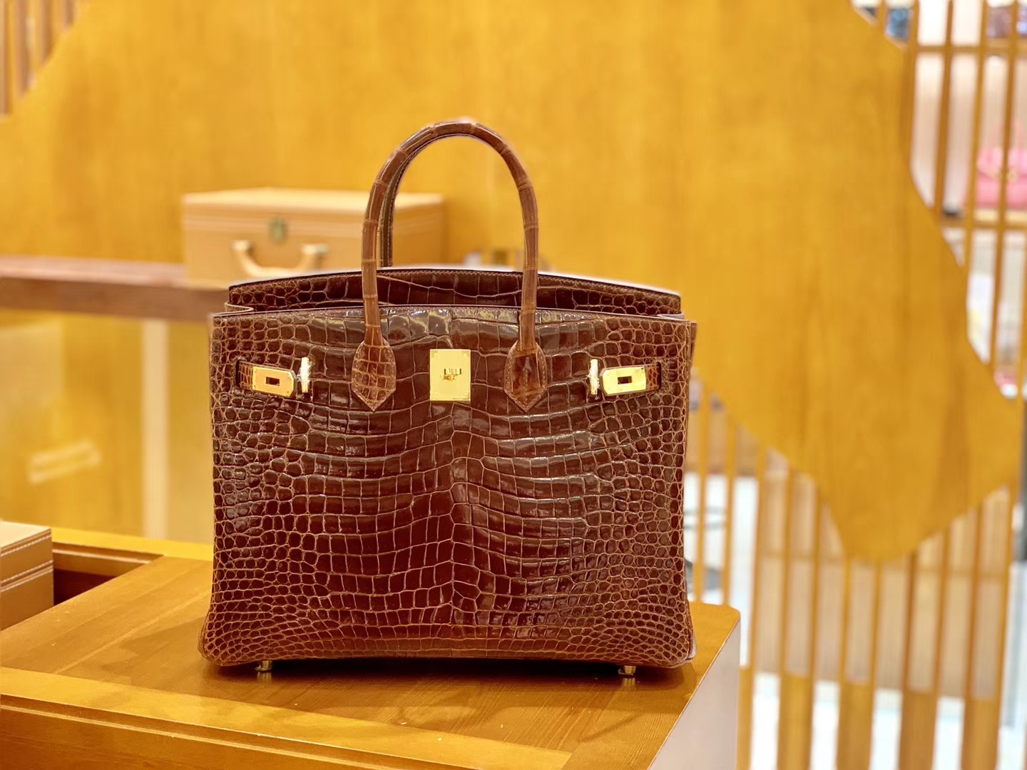Hermès（爱马仕）Birkin 铂金包 咖啡色 亮面湾鳄 银扣 35cm