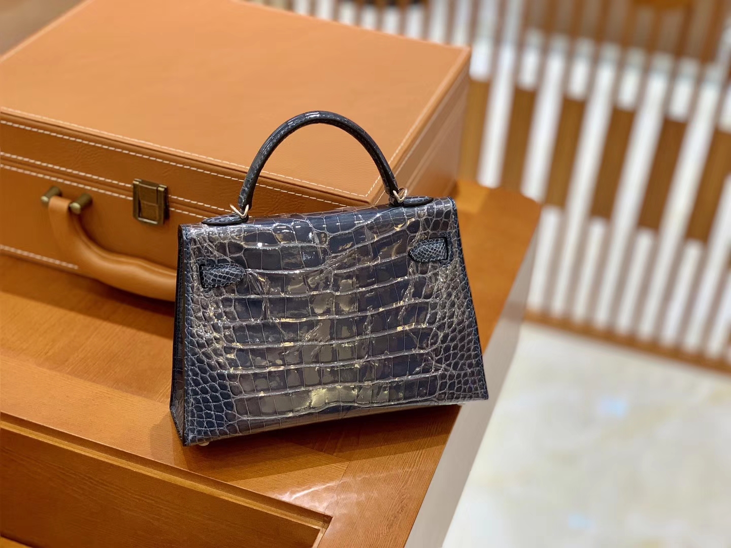 Hermès（爱马仕）迷你2代 19cm 牛仔蓝 雾面鳄鱼皮 珍贵方块印