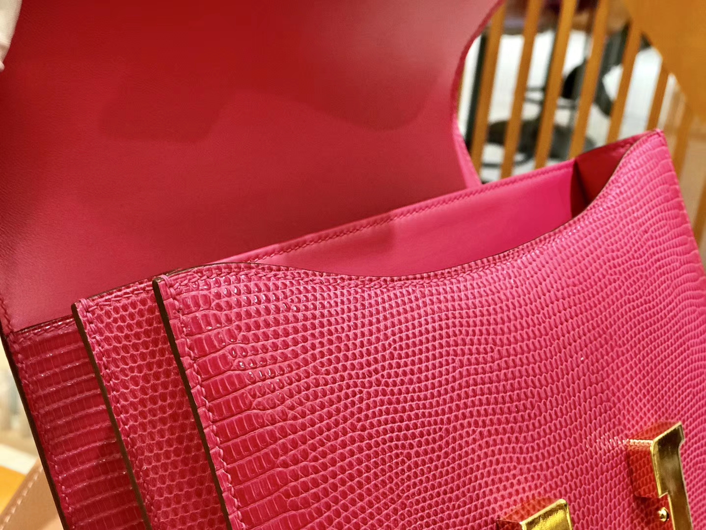 Hermès（爱马仕）Constance 空姐包 蜥蜴皮 桃红色 极致粉 24cm
