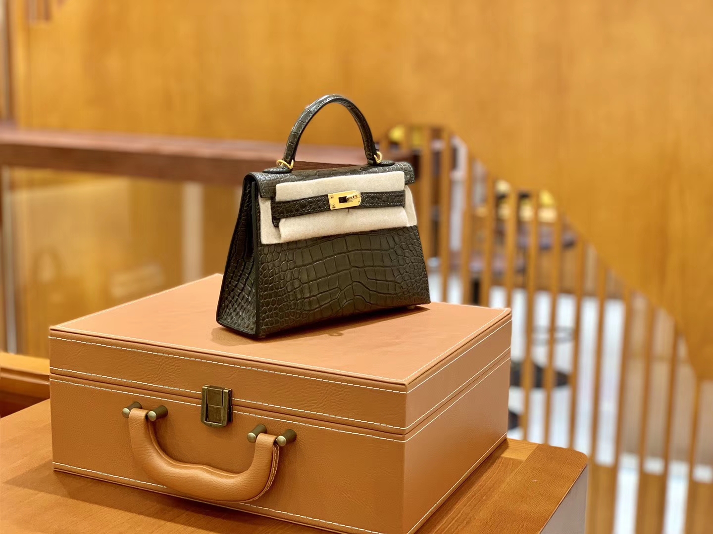 Hermès（爱马仕）Mini Kelly 迷你凯莉 经典黑 雾面鳄鱼 美洲 臻品级别 金扣 19cm