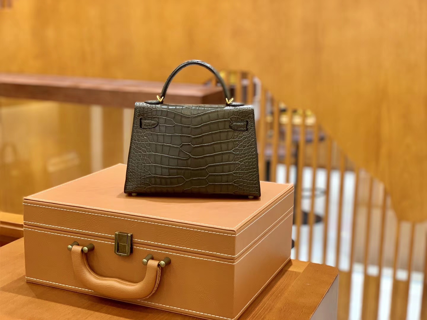 Hermès（爱马仕）Mini Kelly 迷你凯莉 经典黑 雾面鳄鱼 美洲 臻品级别 金扣 19cm