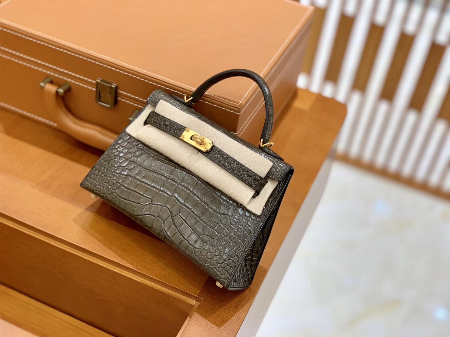 Hermès（爱马仕）Mini Kelly 迷你凯莉 经典黑 雾面鳄鱼 美洲 臻品级别 金扣 19cm