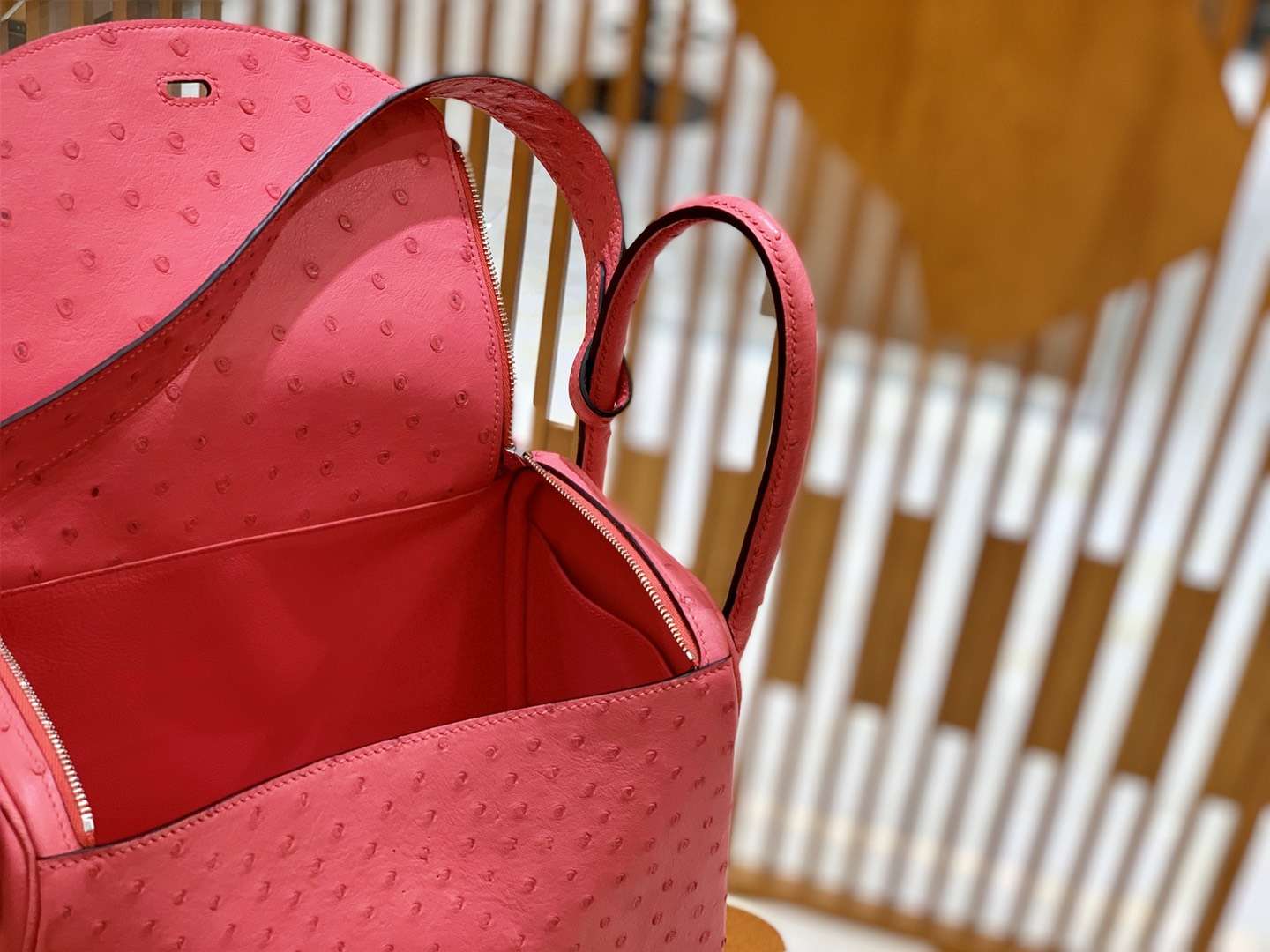 Hermès（爱马仕）Lindy 琳迪包 樱花粉 南非鸵鸟皮 26cm 现货