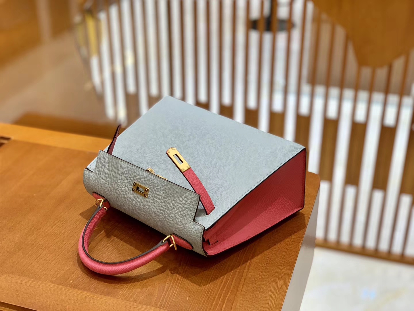 Hermès（爱马仕）Kelly 凯莉包 拼色系列 斑鸠灰拼唇膏粉 25cm