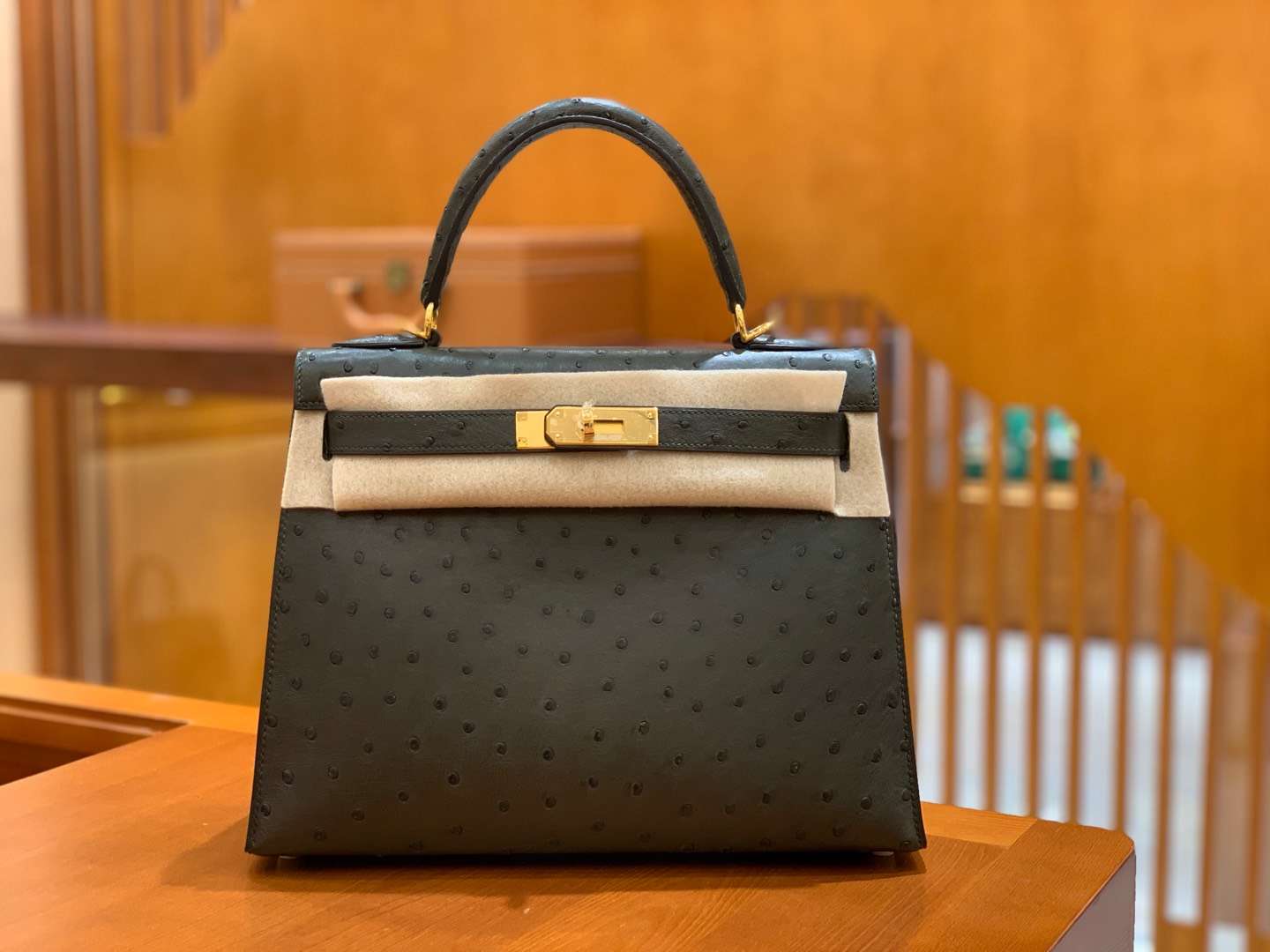 Hermès（爱马仕）Kelly 28cm 经典黑 金扣 南非进口 鸵鸟皮 全手工缝制