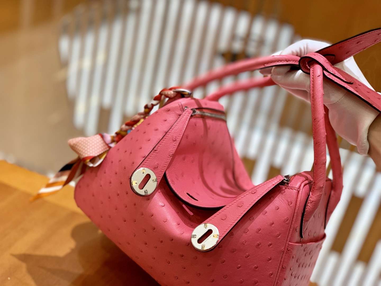 Hermès（爱马仕）Lindy 琳迪包 樱花粉 南非鸵鸟皮 26cm 现货