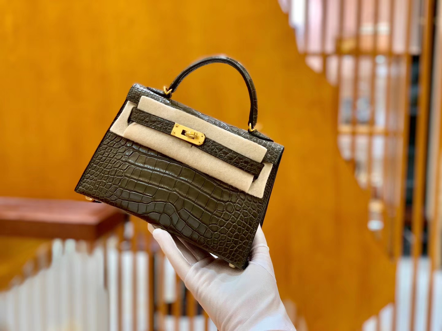 Hermès（爱马仕）Mini Kelly 迷你凯莉 经典黑 雾面鳄鱼 美洲 臻品级别 金扣 19cm