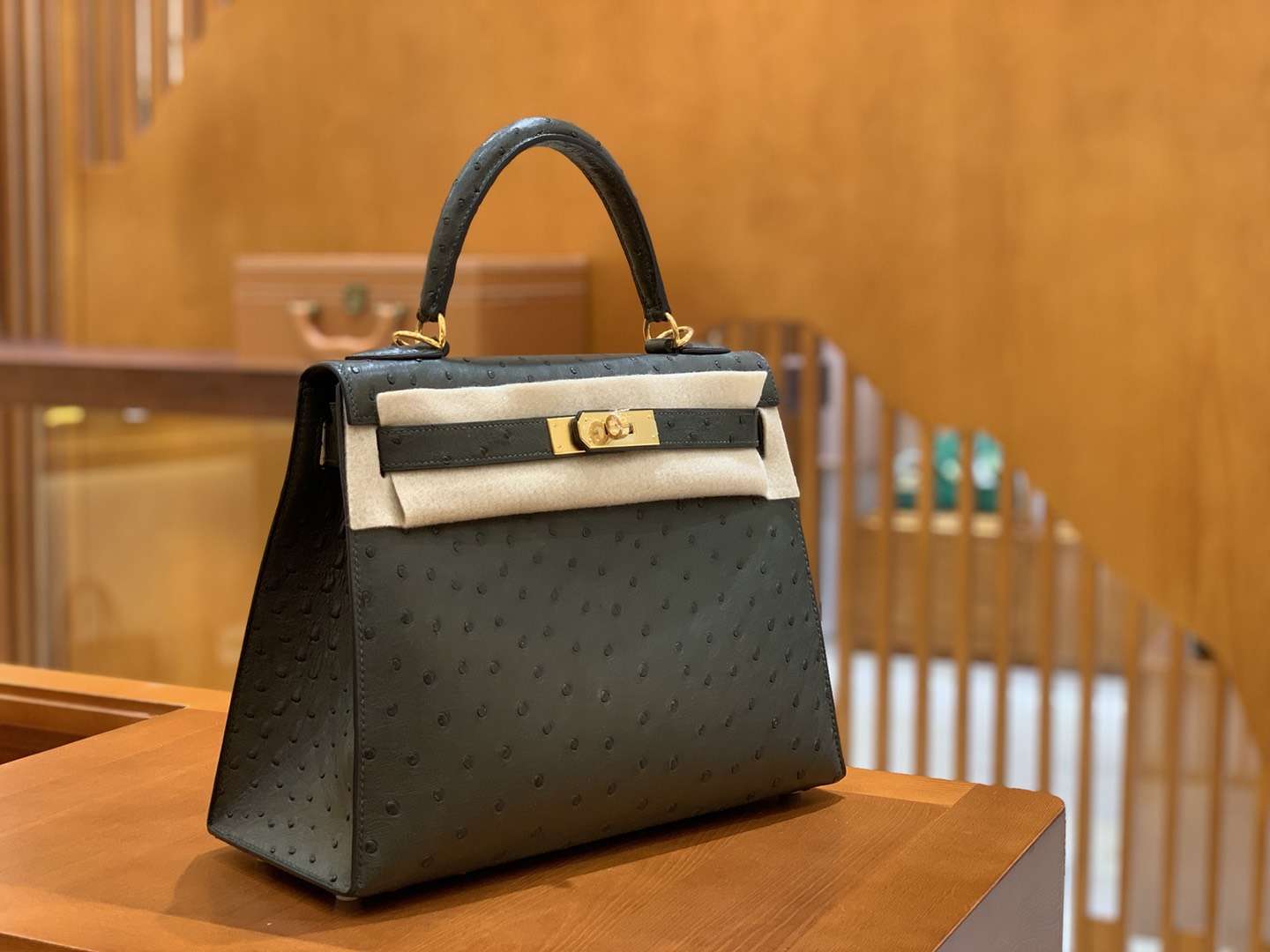 Hermès（爱马仕）Kelly 28cm 经典黑 金扣 南非进口 鸵鸟皮 全手工缝制