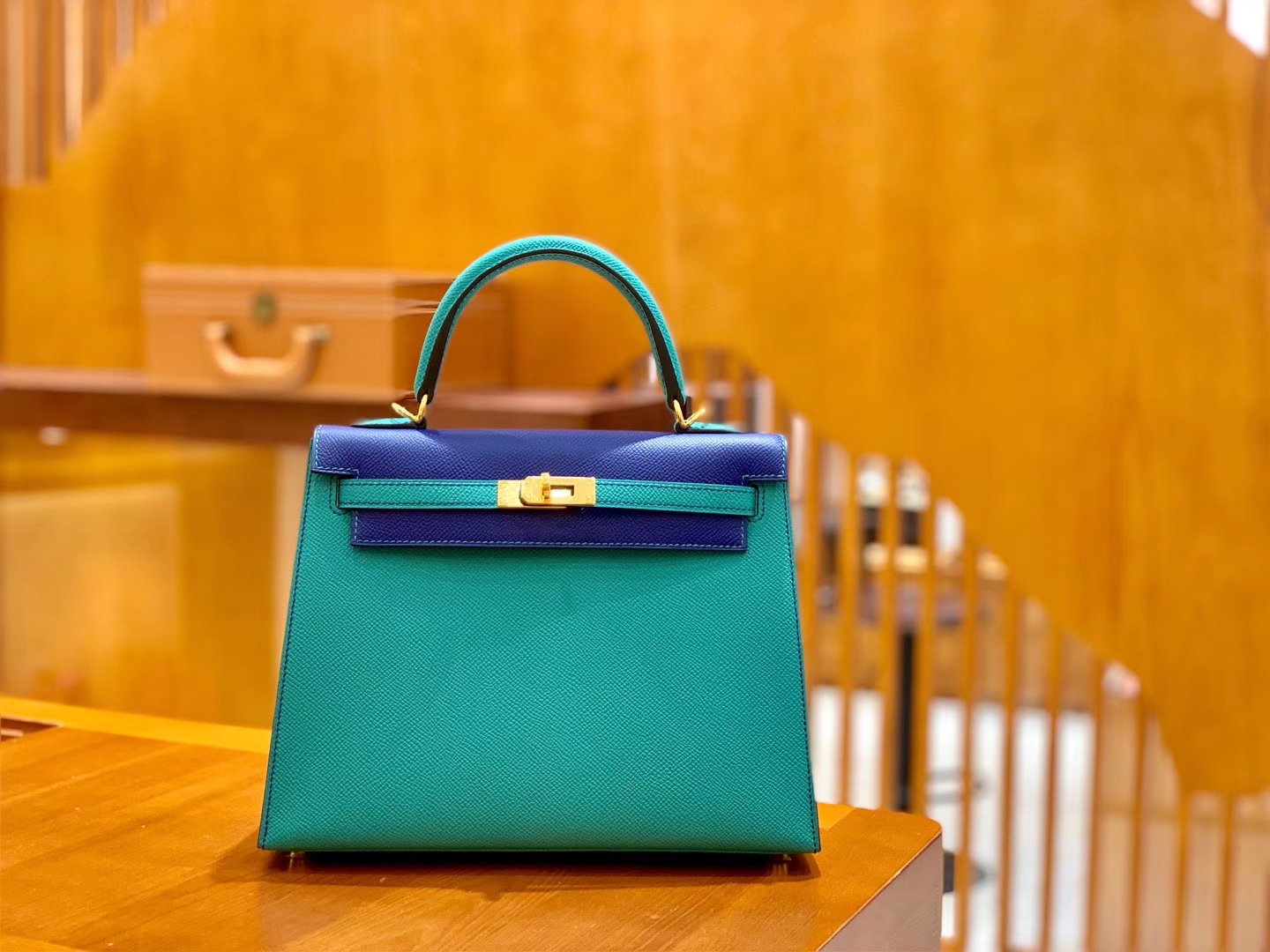 Hermès（爱马仕）Kelly 凯莉包 掌纹牛皮 电光蓝拼维罗纳绿 金扣 25cm