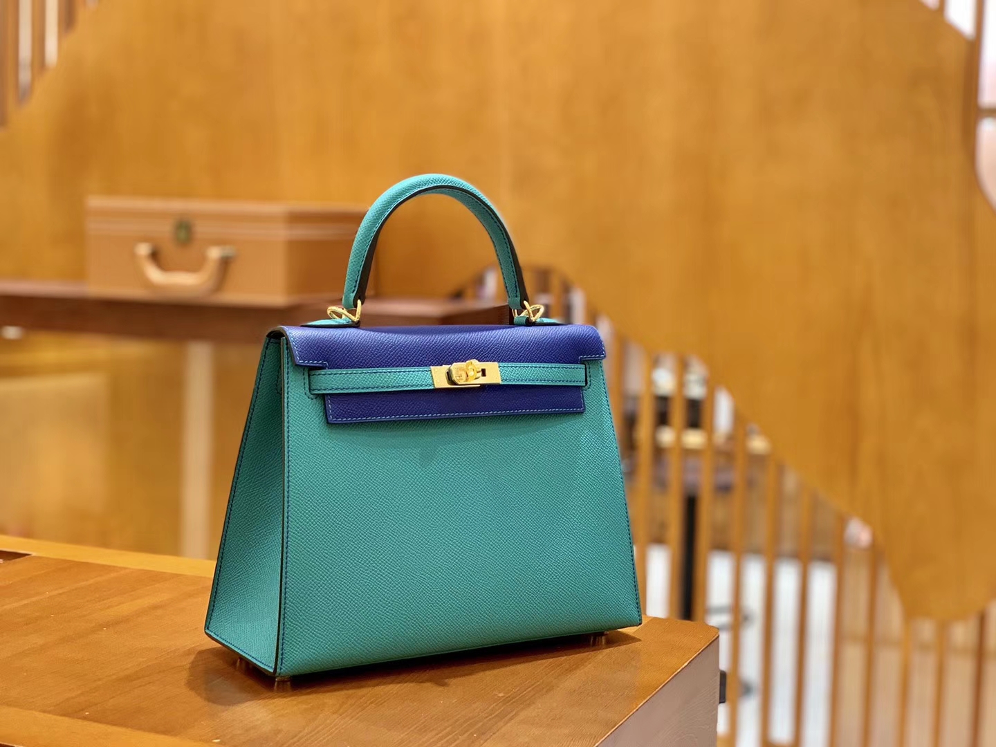 Hermès（爱马仕）Kelly 凯莉包 掌纹牛皮 电光蓝拼维罗纳绿 金扣 25cm