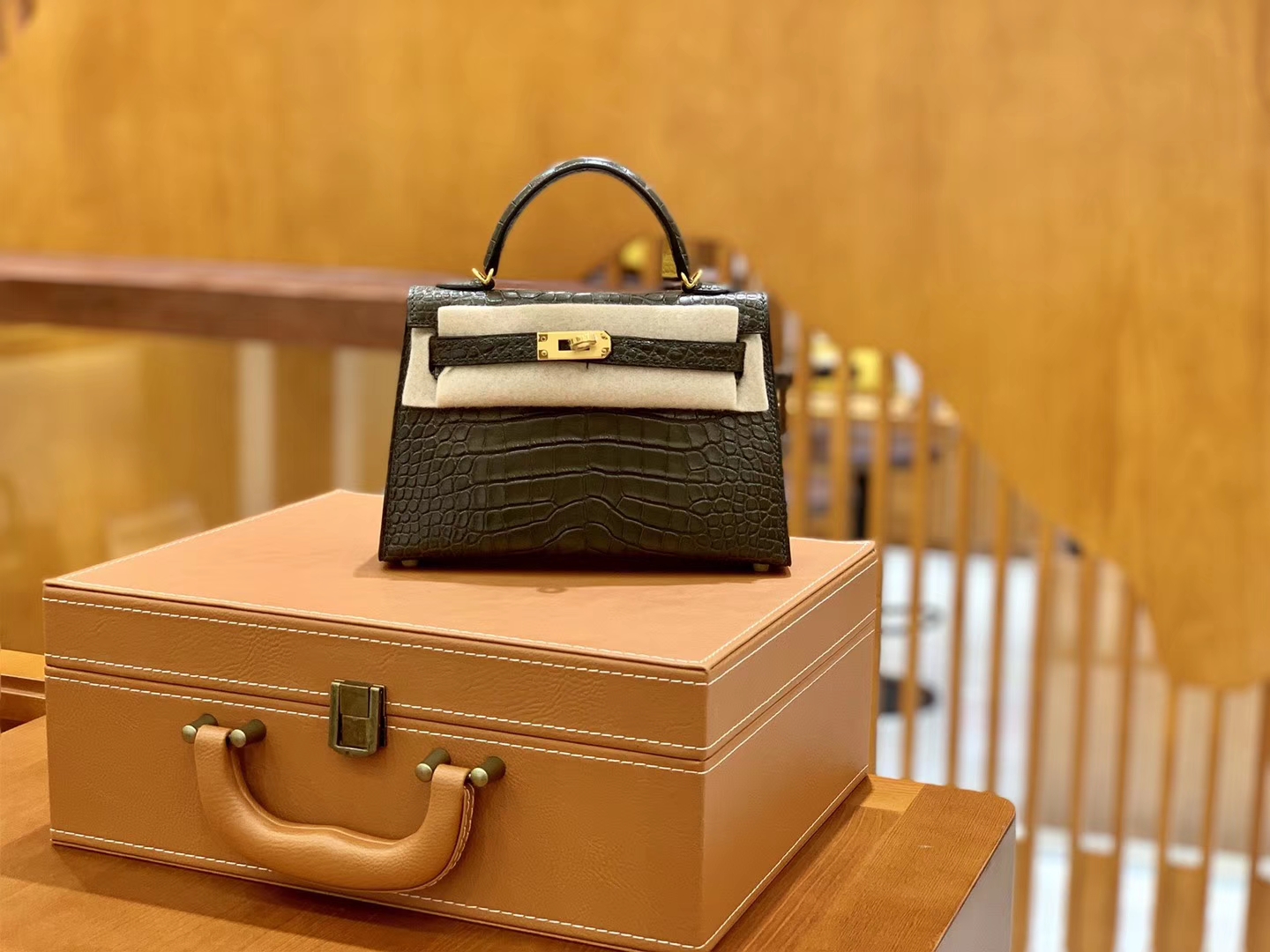 Hermès（爱马仕）Mini Kelly 迷你凯莉 经典黑 雾面鳄鱼 美洲 臻品级别 金扣 19cm