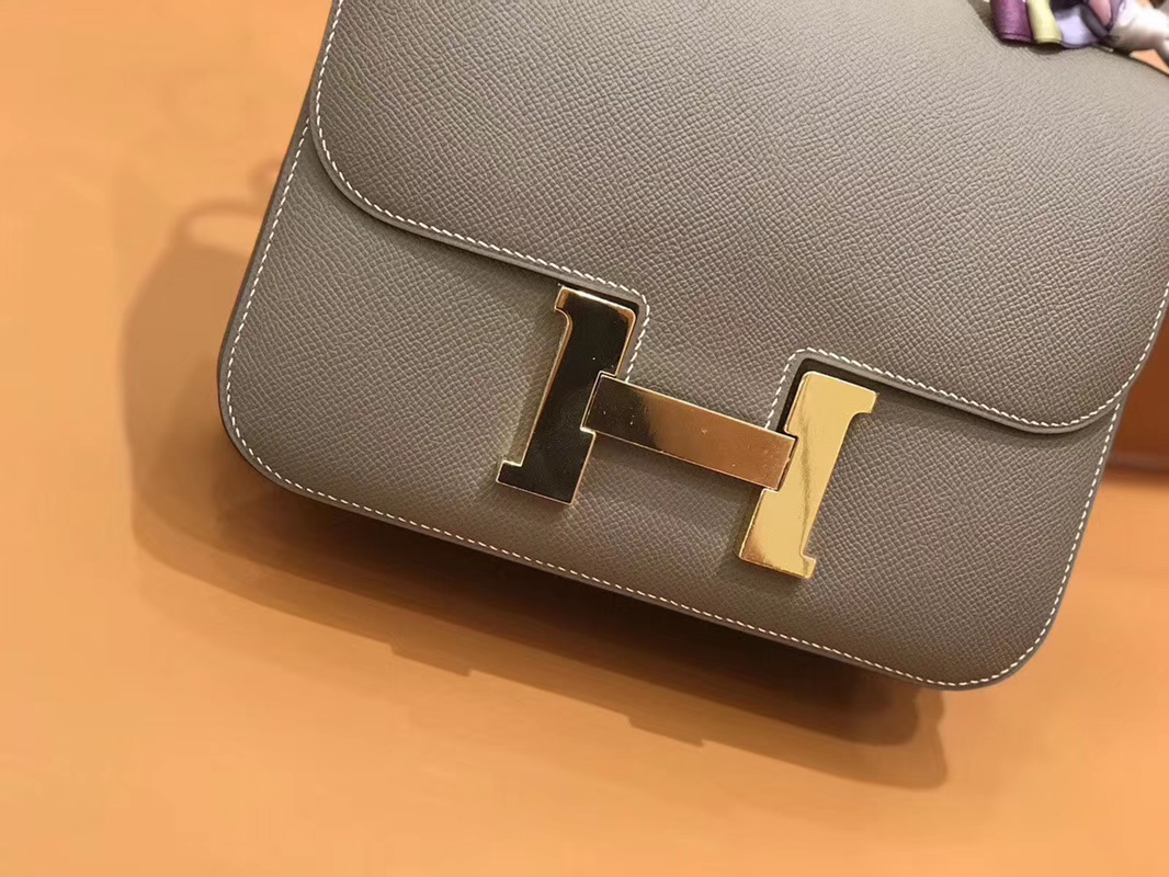 Hermès（爱马仕）Constance 空姐包 巴黎灰 掌纹牛皮 全手工缝制 金扣 18cm 现货