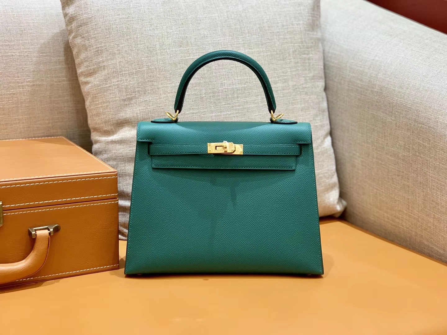 Hermès（爱马仕）Kelly 凯莉包 森林绿 Epsom皮 金扣 28cm