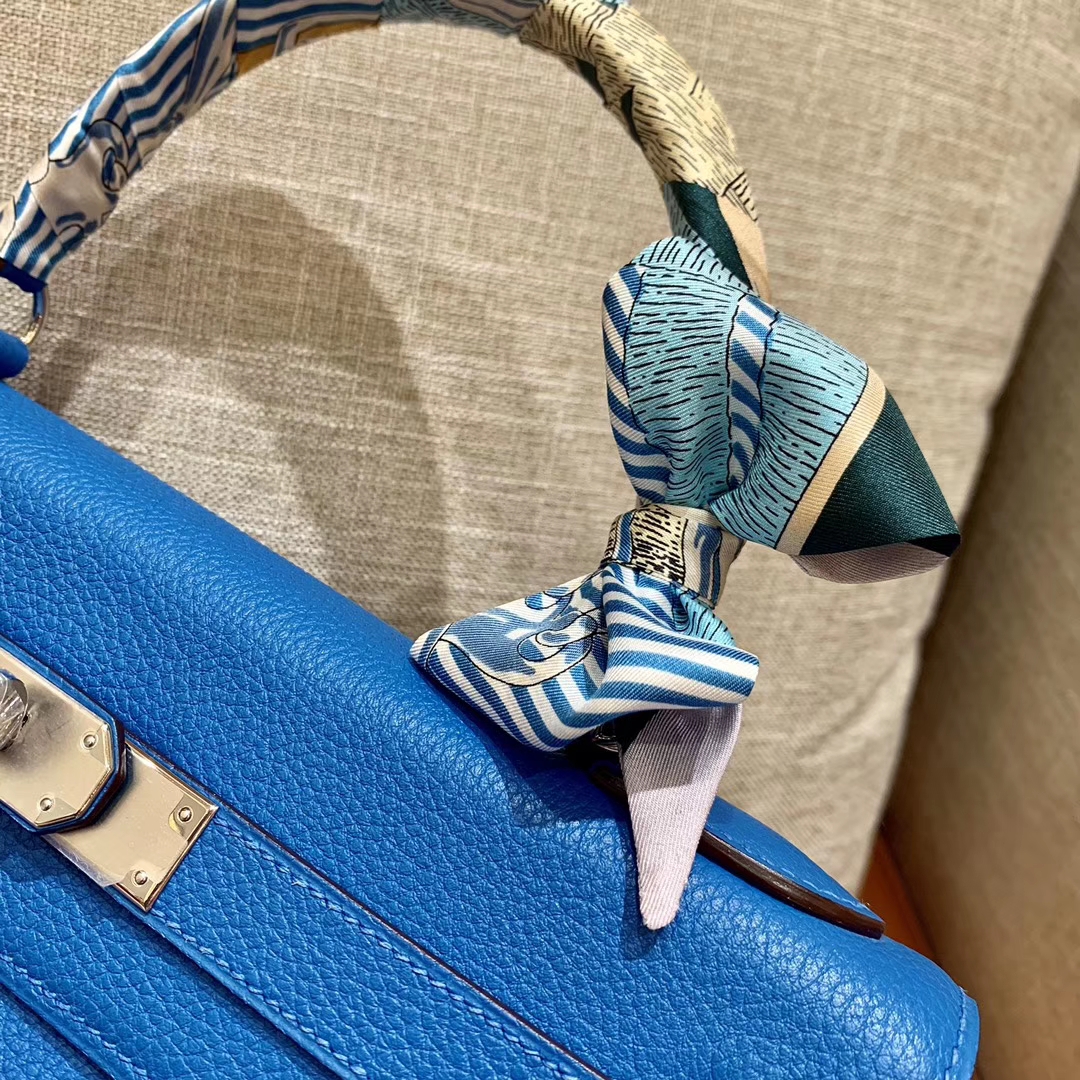 Hermès（爱马仕）Kelly 凯莉包 坦桑尼亚蓝 小牛皮 金扣 28cm
