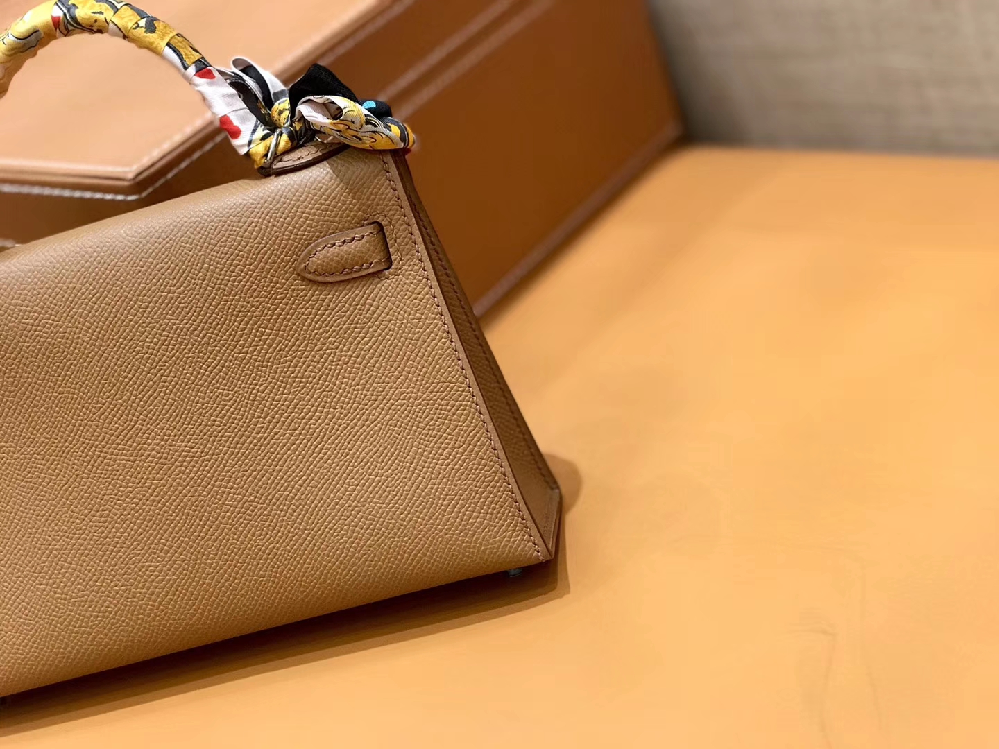 Hermès（爱马仕）Mini kelly 迷你凯莉 太妃金 掌纹小牛皮 全手工缝制 臻品级别 银扣 19cm 现货