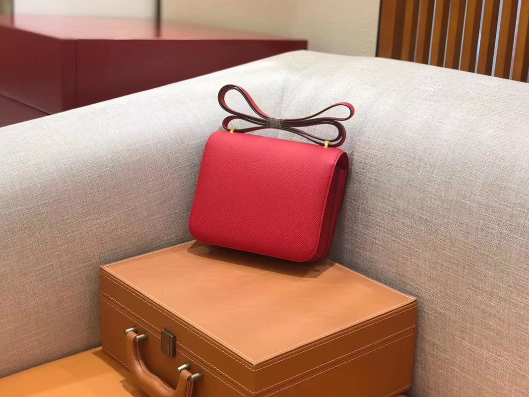 Hermès（爱马仕）Constance 空姐包 中国红 掌纹牛皮 全手工缝制 金扣 18cm 现货