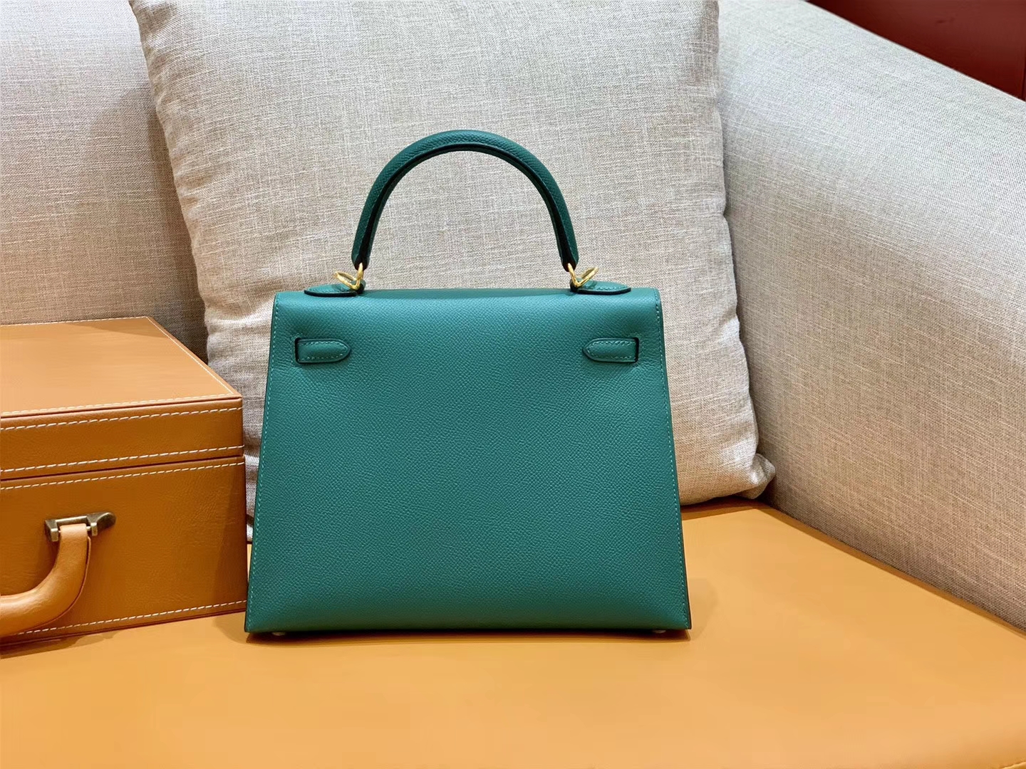 Hermès（爱马仕）Kelly 凯莉包 森林绿 Epsom皮 金扣 28cm