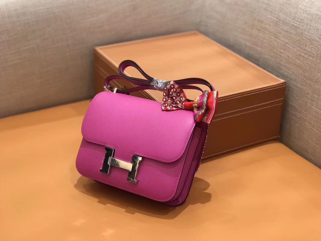 Hermès（爱马仕）Constance 空姐包 极致粉 掌纹牛皮 全手工缝制 银扣 18cm 现货