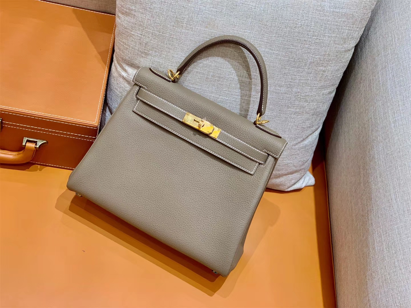 Hermès（爱马仕）Kelly 凯莉包 大象灰 小牛皮 28cm