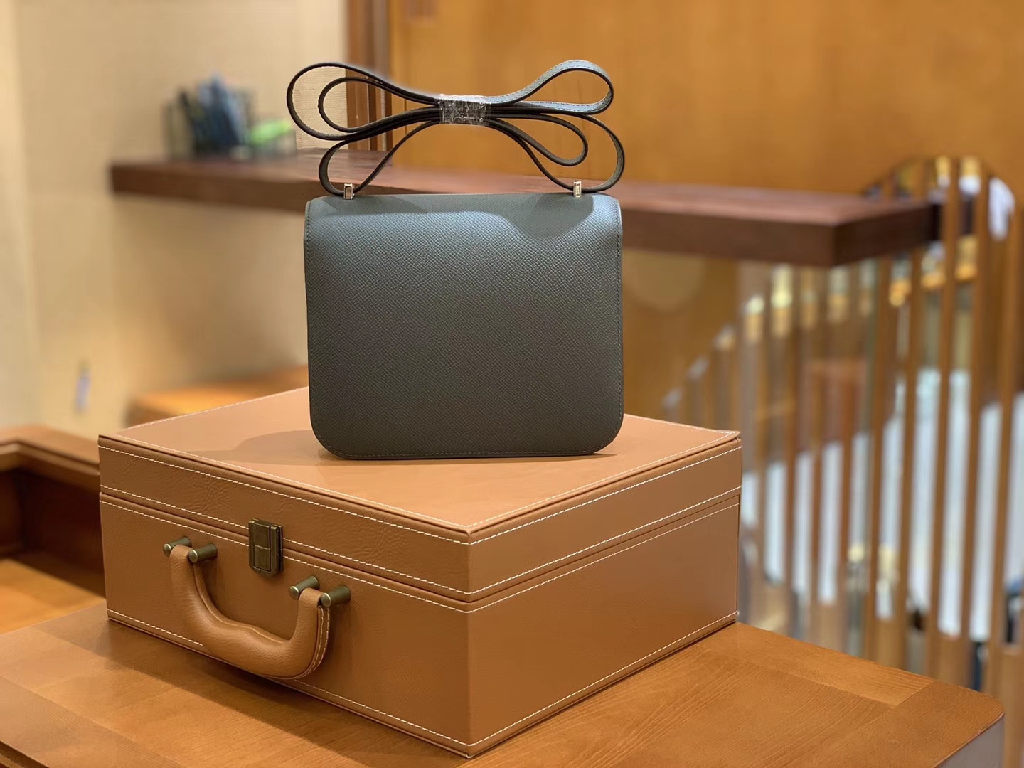 Hermès（爱马仕）Constance 空姐包 锡器灰 掌纹牛皮 全手工缝制 银扣 18cm 现货