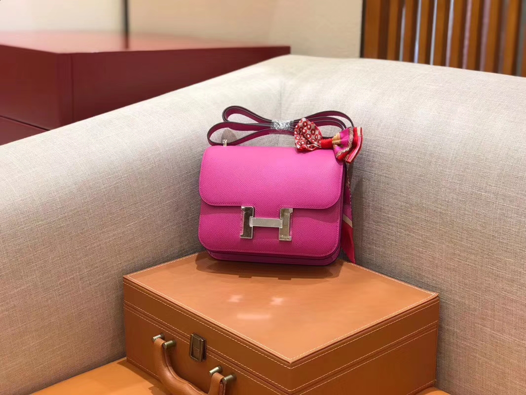 Hermès（爱马仕）Constance 空姐包 极致粉 掌纹牛皮 全手工缝制 银扣 18cm 现货