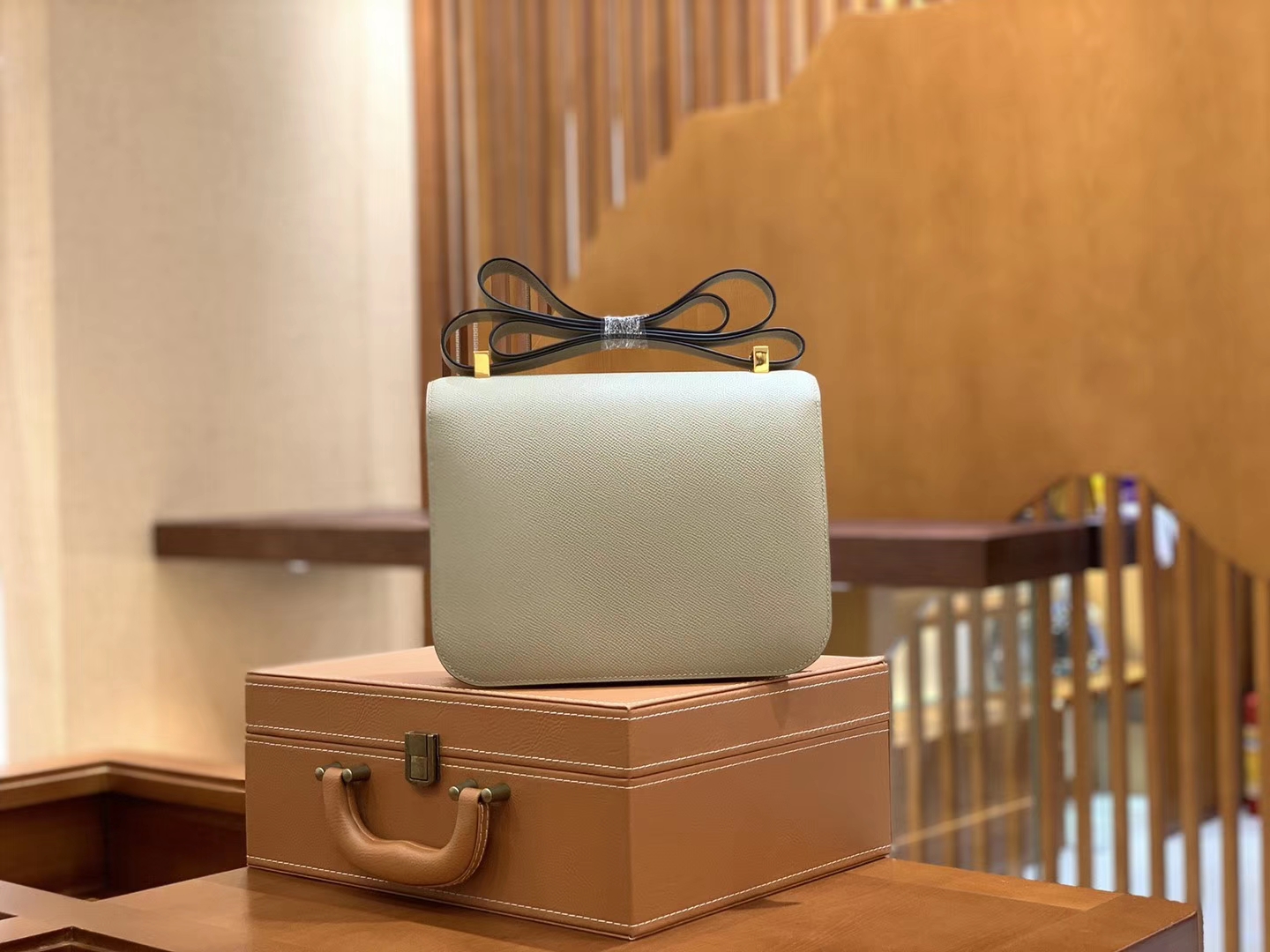 Hermès（爱马仕）Constance 空姐包 风衣灰 掌纹牛皮 全手工缝制 银扣 24cm 现货