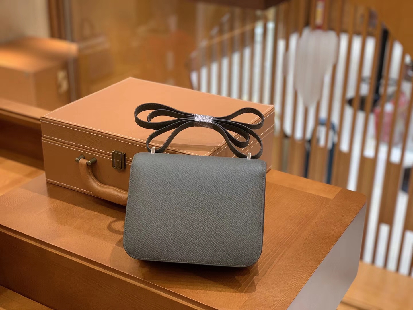Hermès（爱马仕）Constance 空姐包 锡器灰 掌纹牛皮 全手工缝制 银扣 18cm 现货
