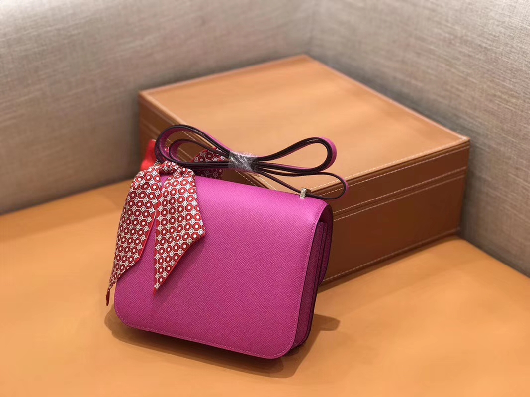 Hermès（爱马仕）Constance 空姐包 极致粉 掌纹牛皮 全手工缝制 银扣 18cm 现货