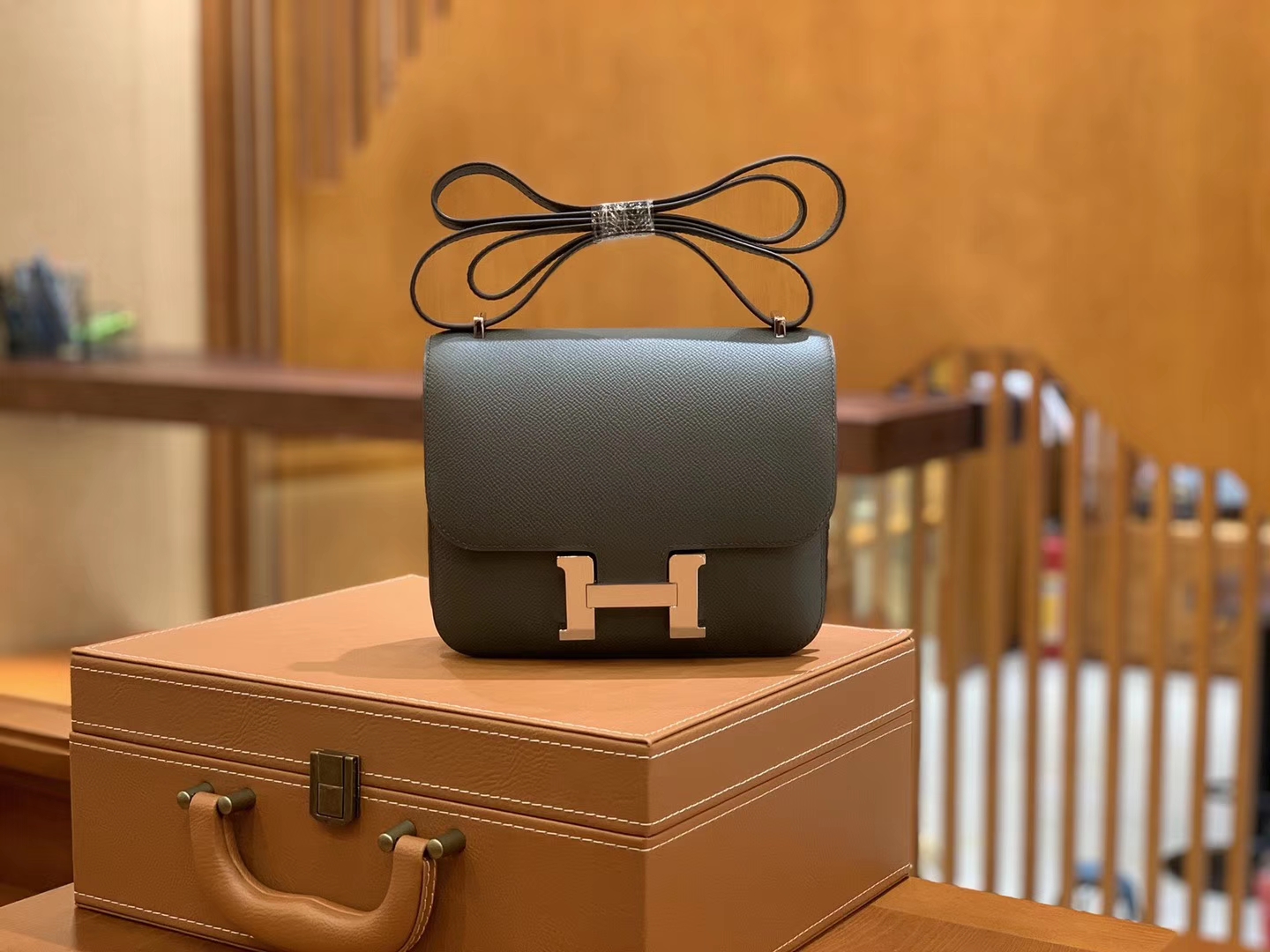 Hermès（爱马仕）Constance 空姐包 锡器灰 掌纹牛皮 全手工缝制 银扣 18cm 现货
