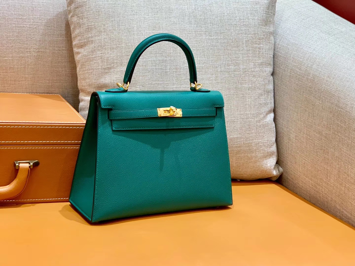 Hermès（爱马仕）Kelly 凯莉包 森林绿 Epsom皮 金扣 28cm