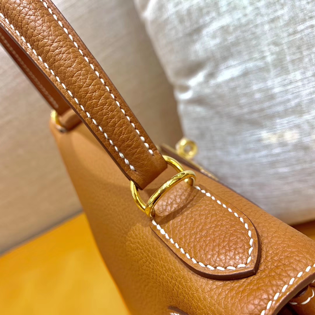 Hermès（爱马仕）Kelly 凯莉包 金棕色 小牛皮 金扣 28cm