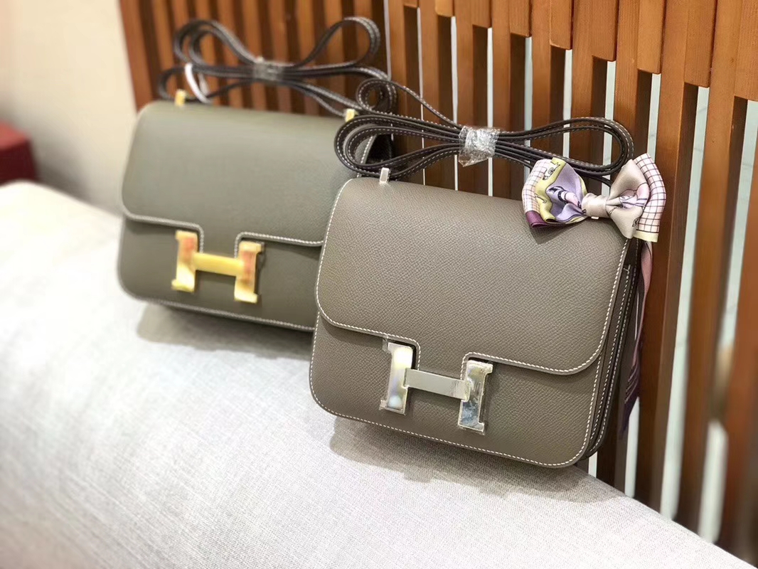 Hermès（爱马仕）Constance 空姐包 巴黎灰 掌纹牛皮 全手工缝制 金扣 18cm 现货