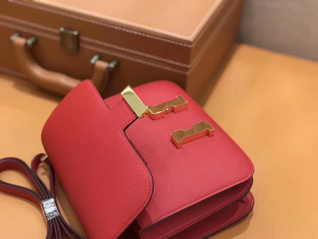 Hermès（爱马仕）Constance 空姐包 中国红 掌纹牛皮 全手工缝制 金扣 18cm 现货