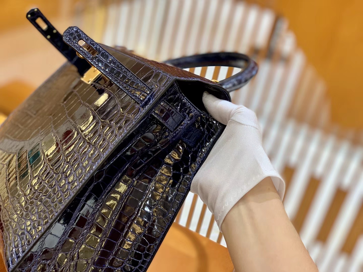 Hermès（爱马仕）Kelly 凯莉包 鳄鱼皮 午夜蓝 金扣 28cm 现货