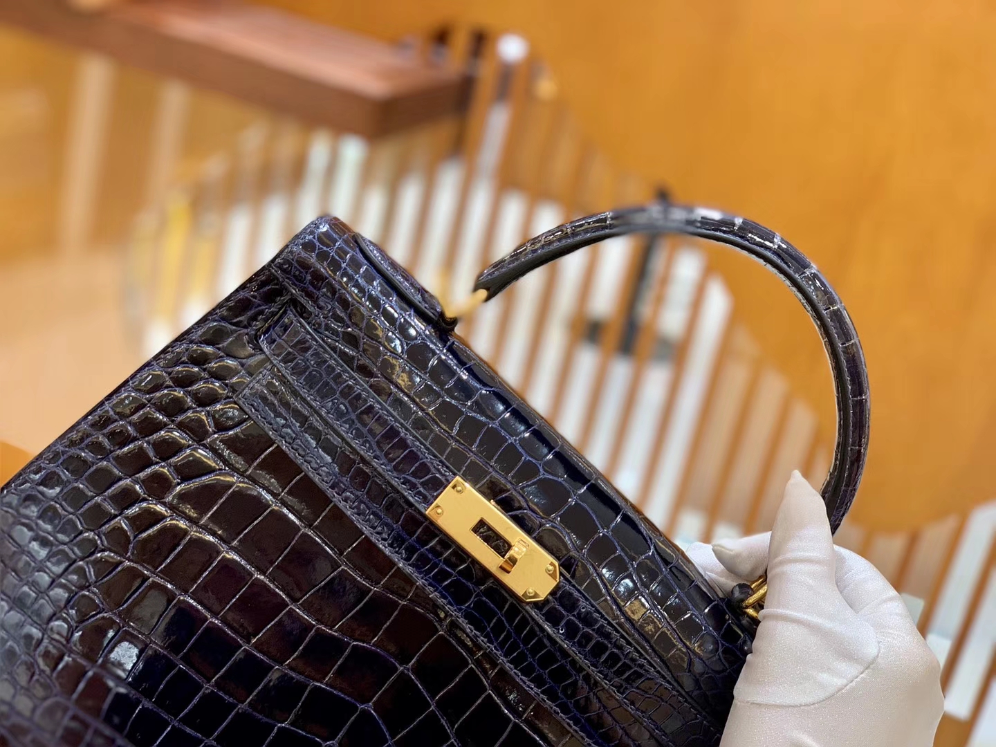 Hermès（爱马仕）Kelly 凯莉包 鳄鱼皮 午夜蓝 金扣 28cm 现货
