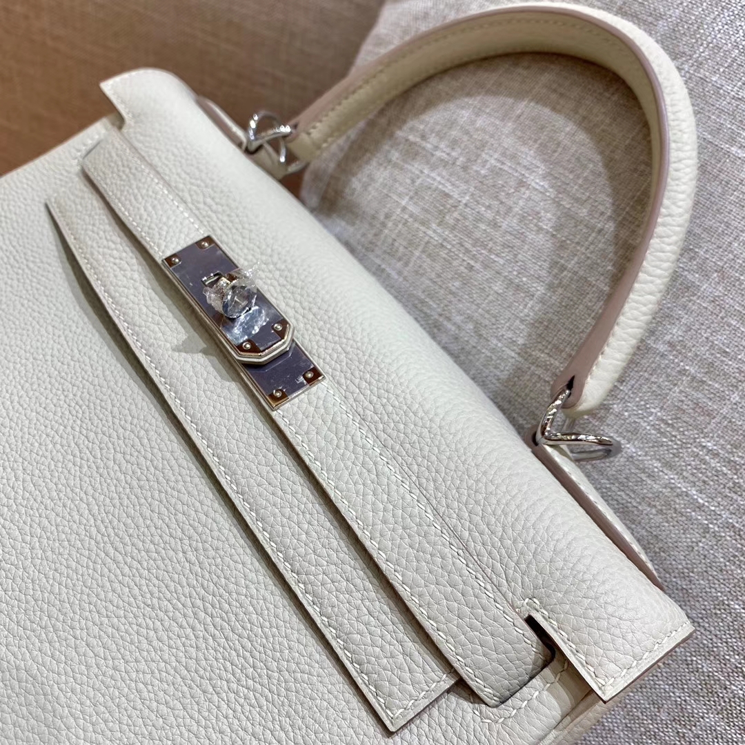 Hermès（爱马仕）Kelly 凯莉包 奶昔白 小牛皮 银扣 28cm